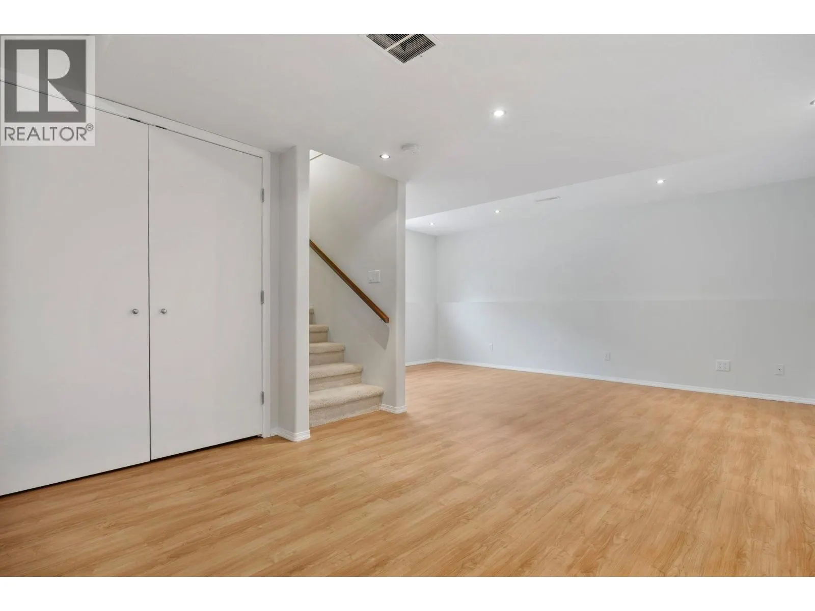 5460 Clements Crescent Unit# 107