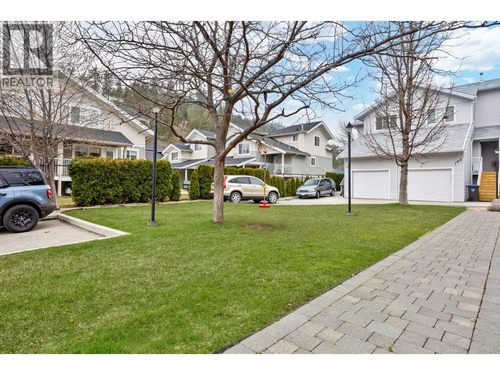 5460 Clements Crescent Unit# 107