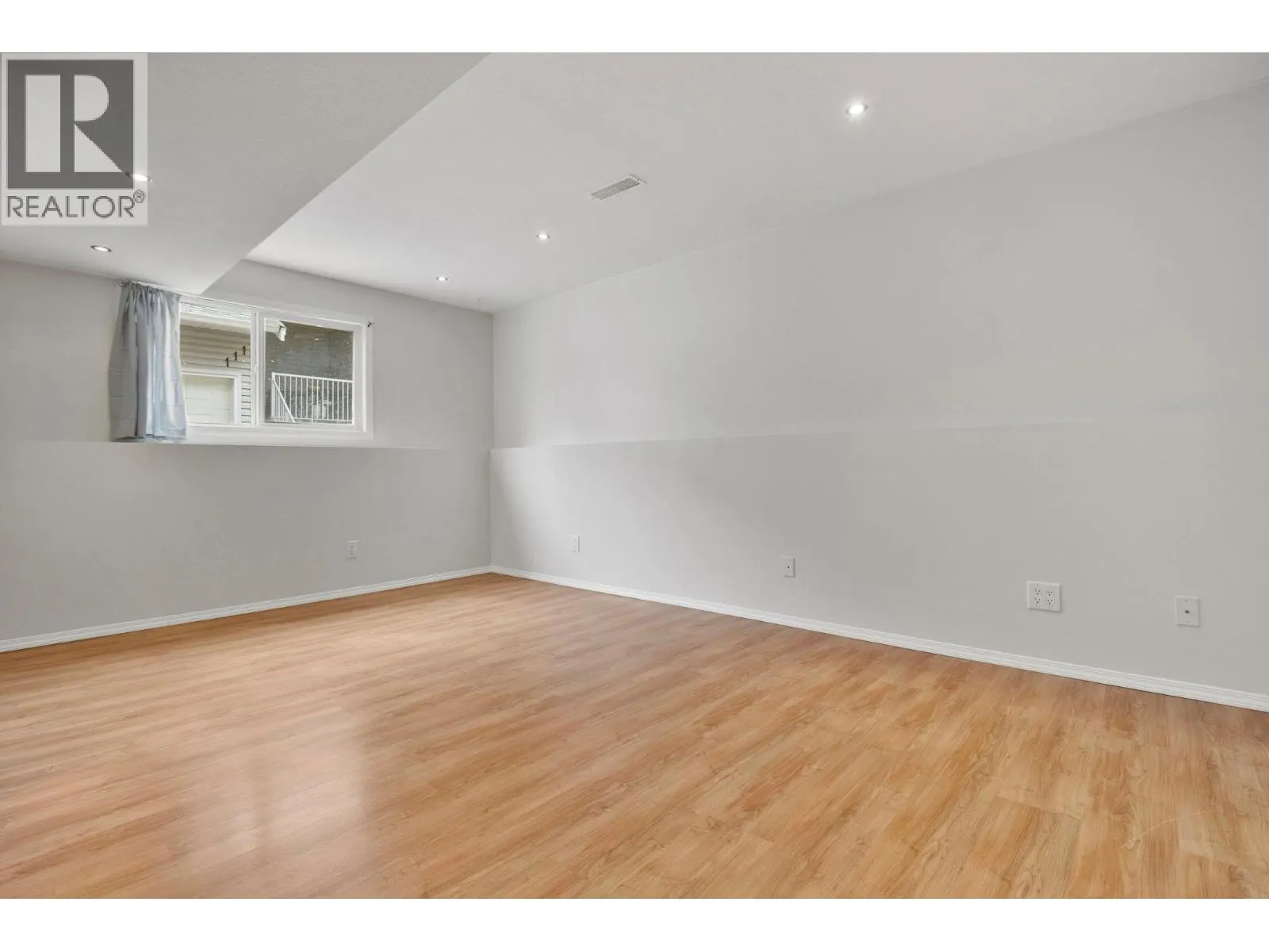 5460 Clements Crescent Unit# 107