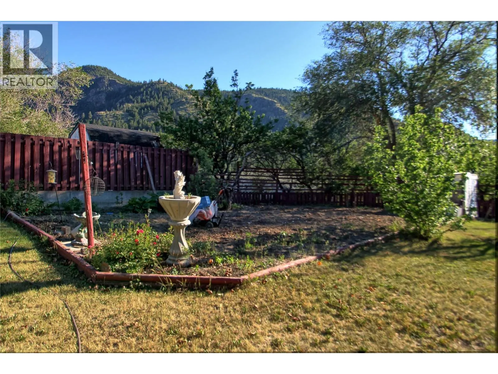 749 Klahanie Drive