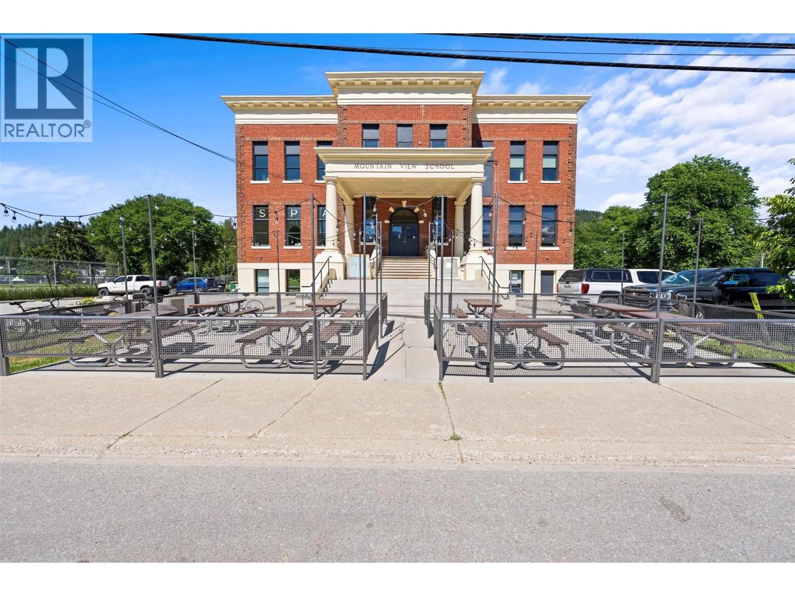 616 Third Street W