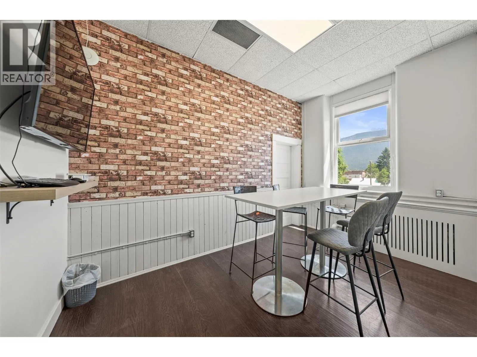 616 Third Street W