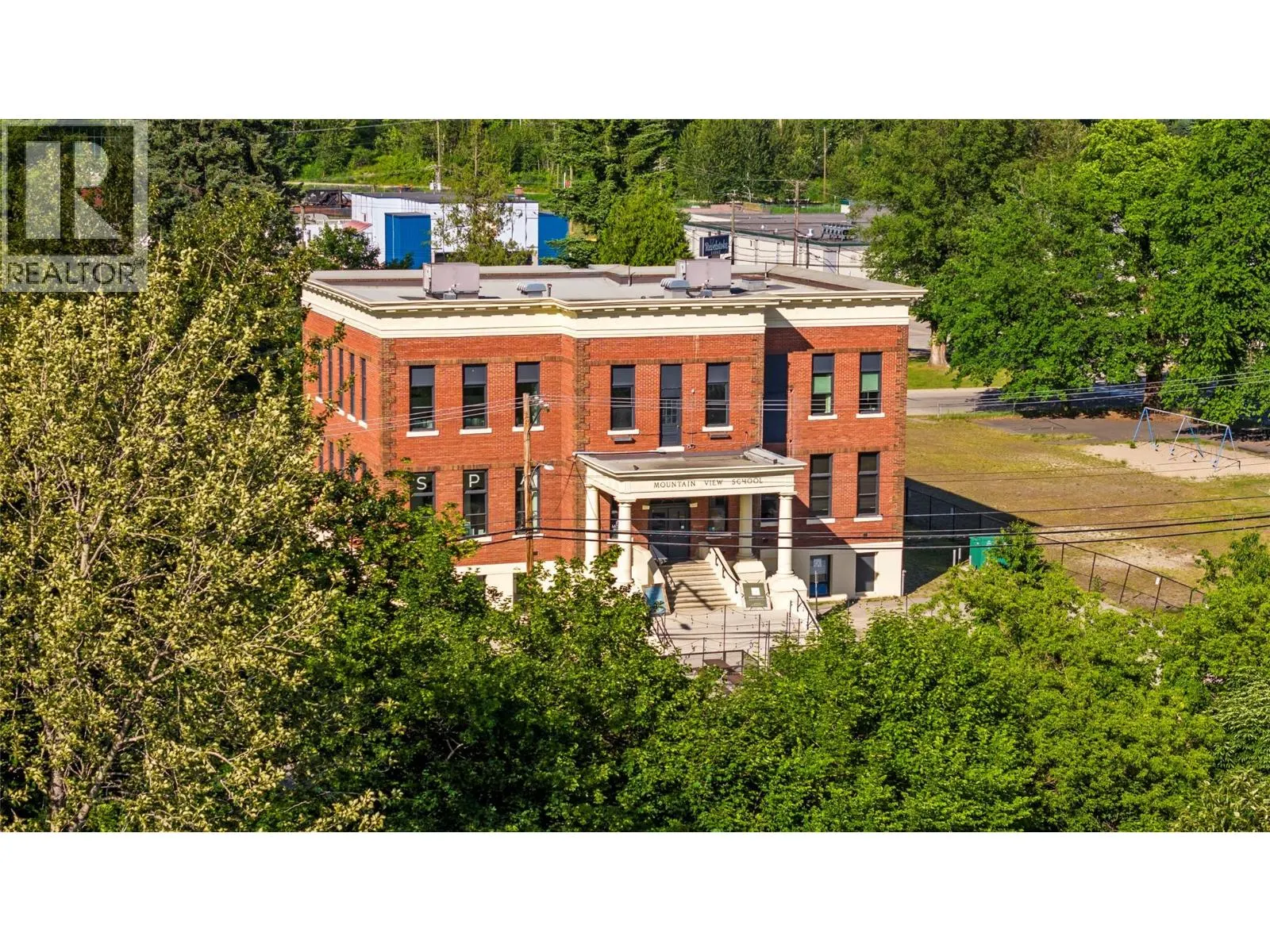 616 Third Street W