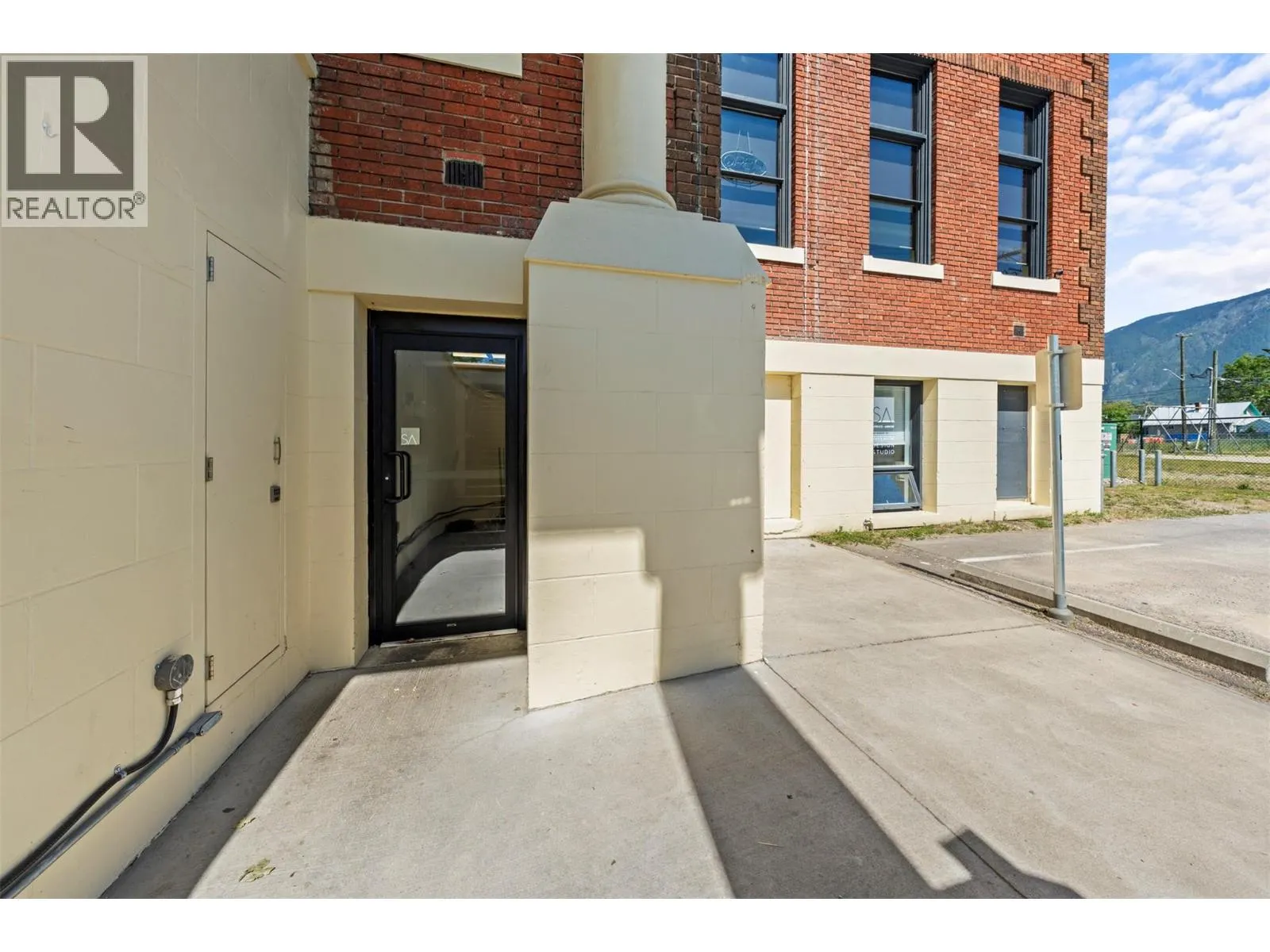 616 Third Street W
