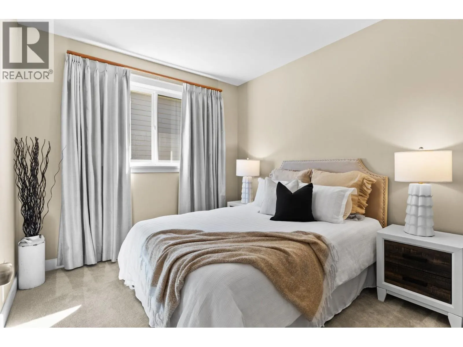 2591 Lake Breeze Court