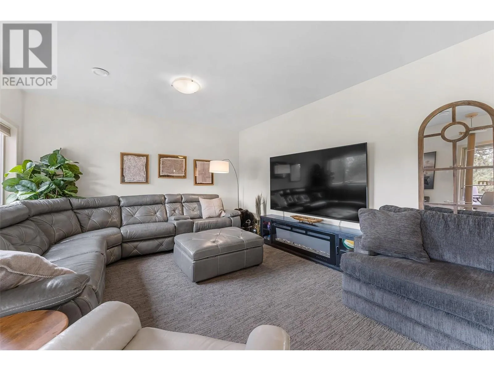 3430 Camelback Drive