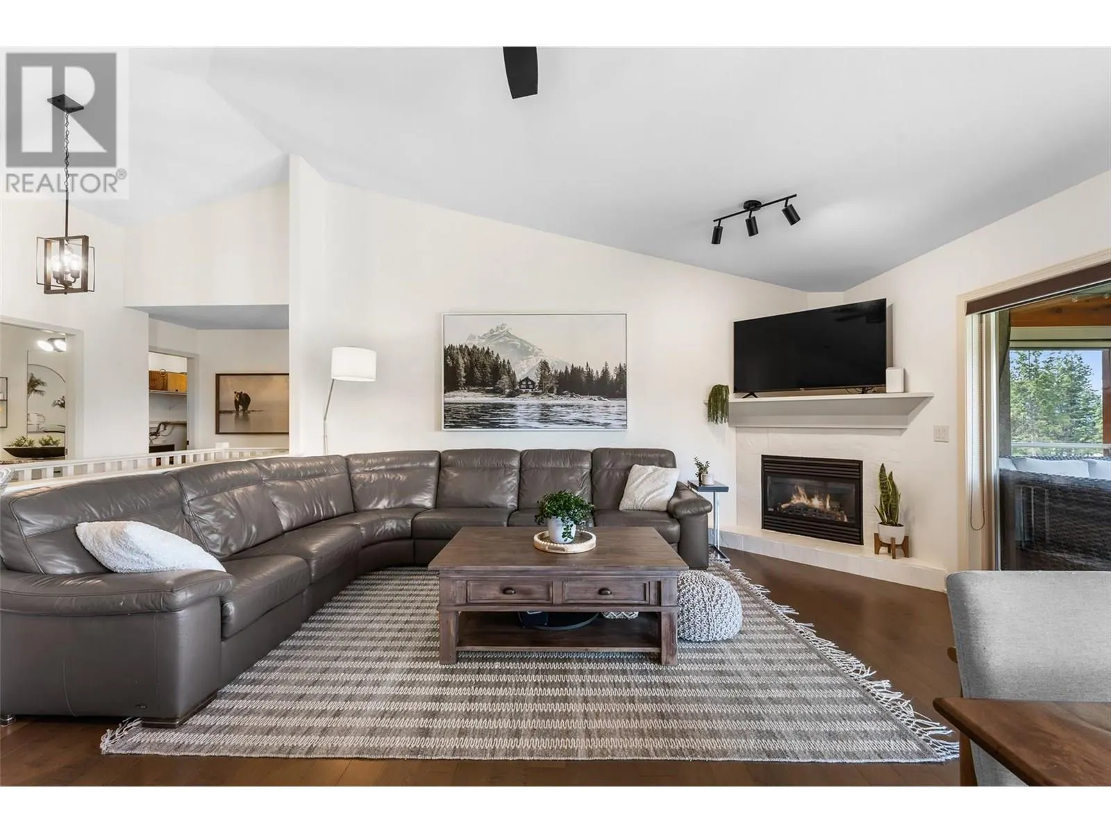 3430 Camelback Drive