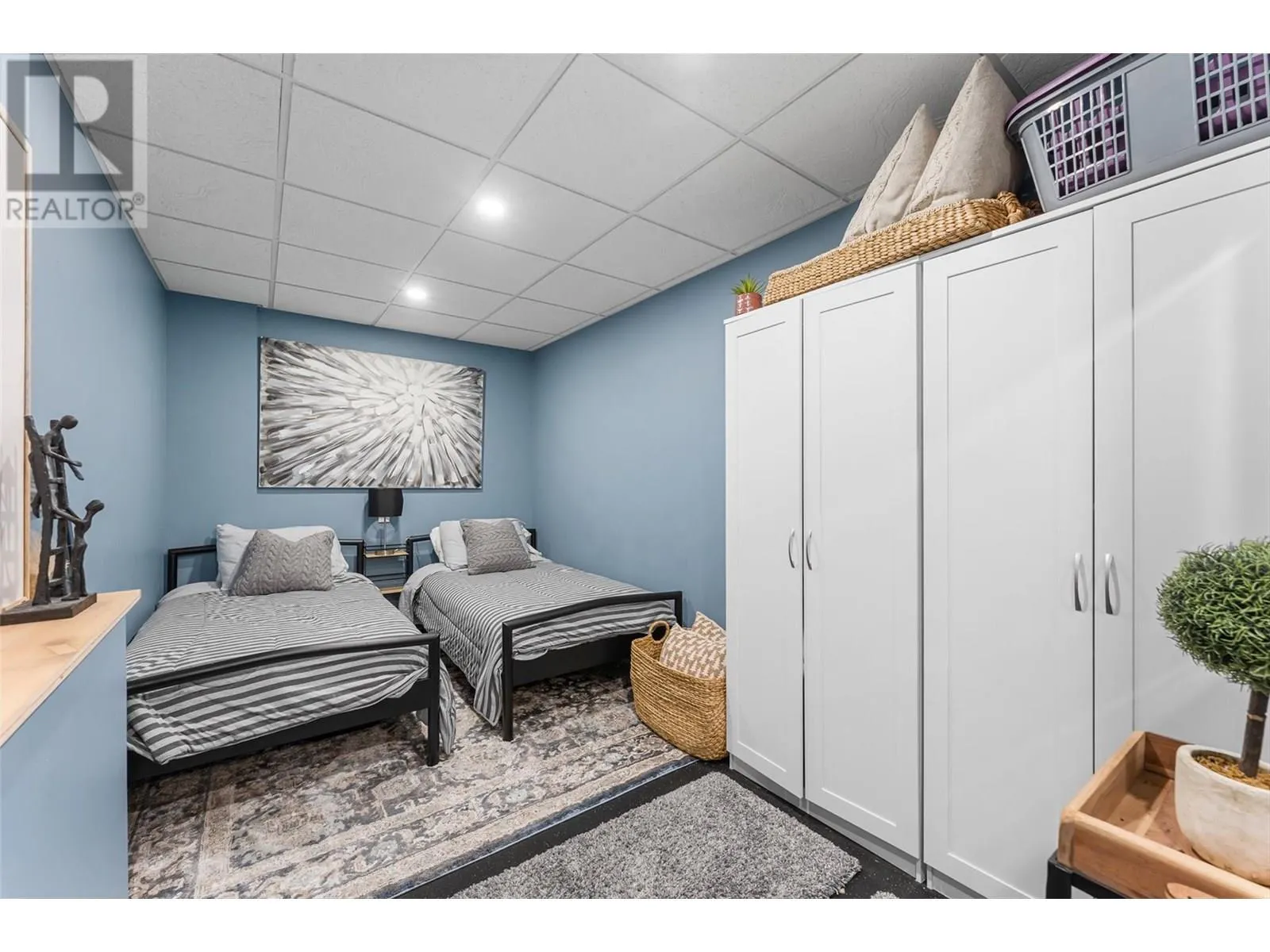 3430 Camelback Drive