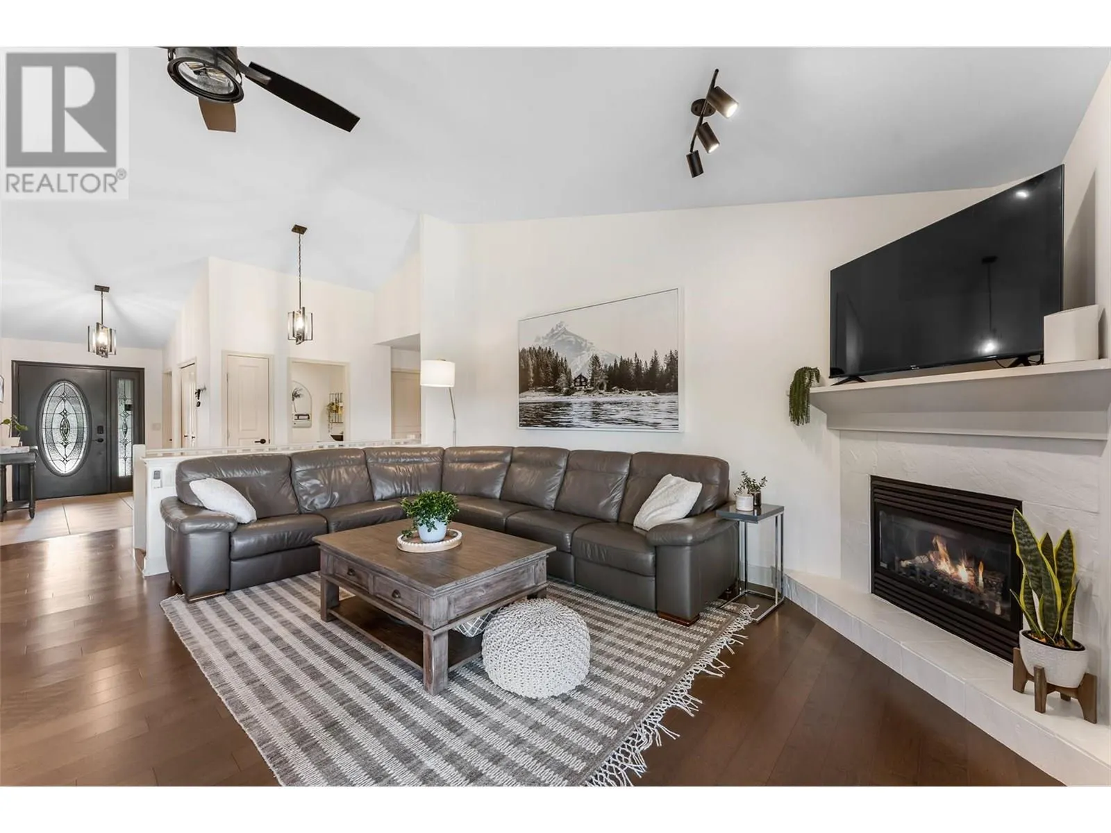 3430 Camelback Drive