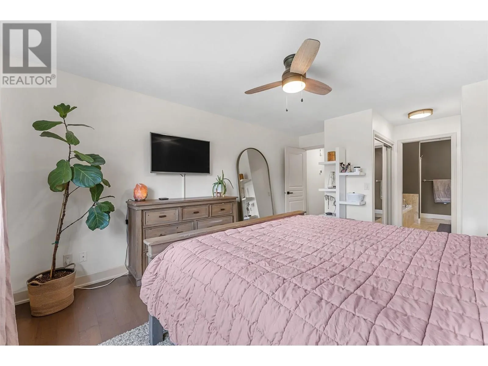 3430 Camelback Drive