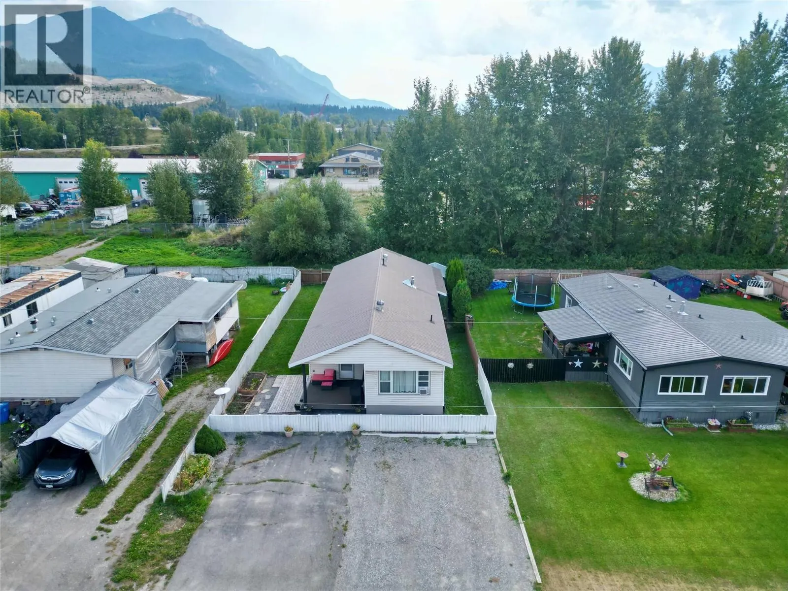 1011 King Crescent