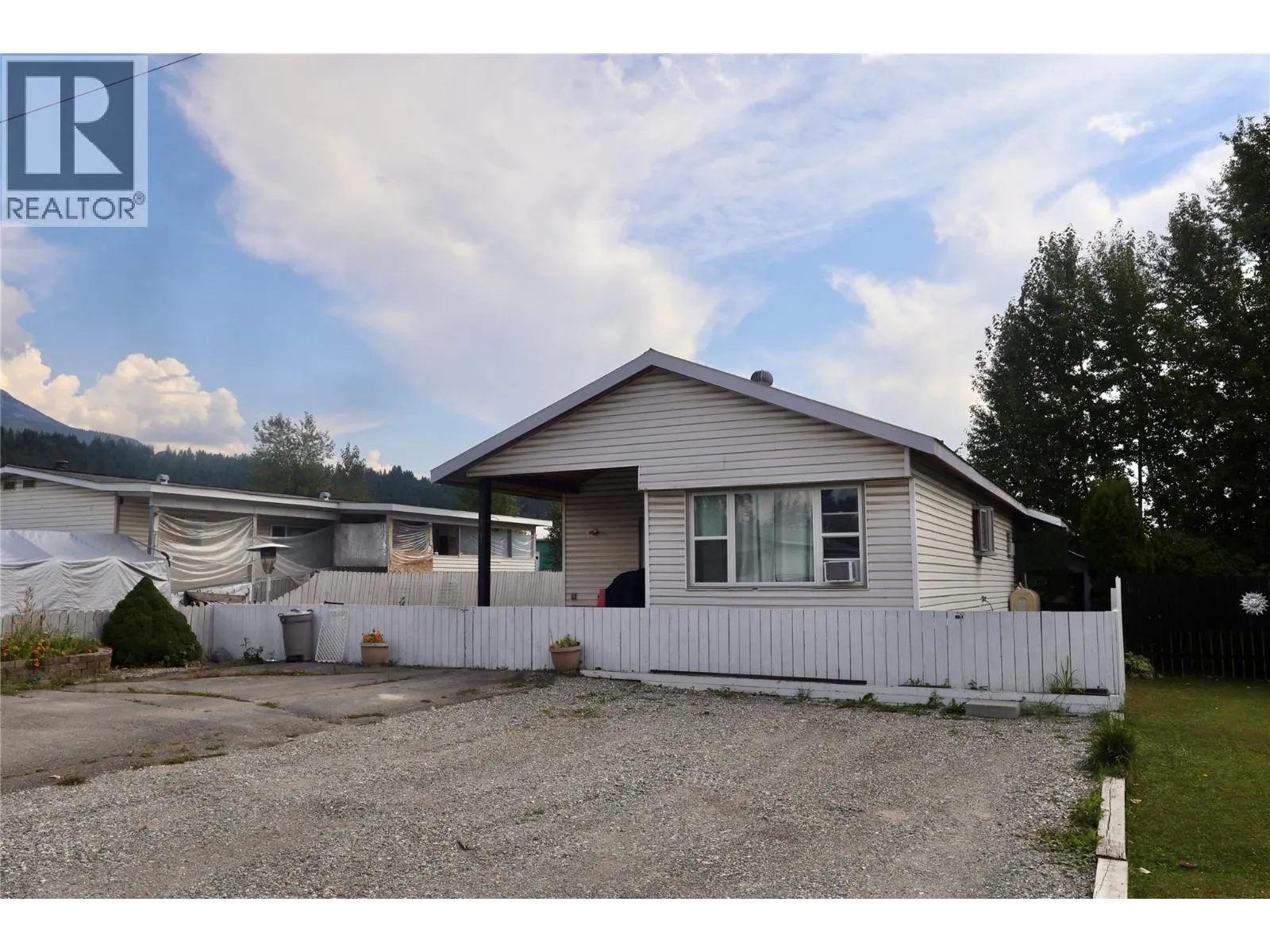 1011 King Crescent