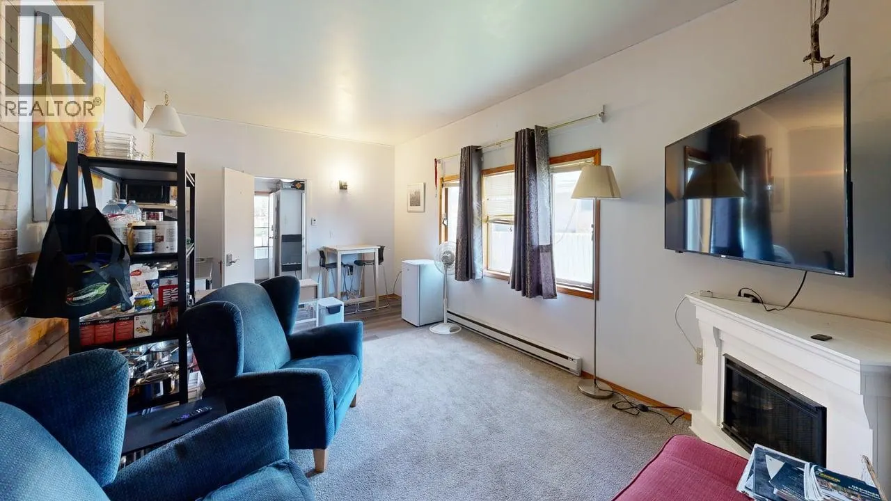 1011 King Crescent
