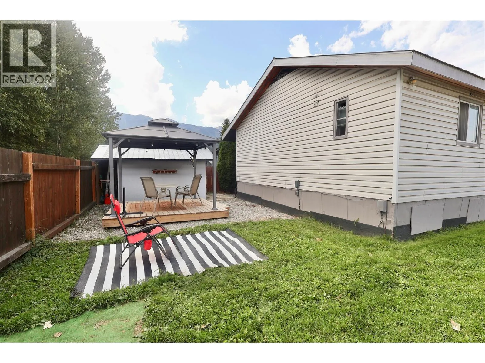 1011 King Crescent