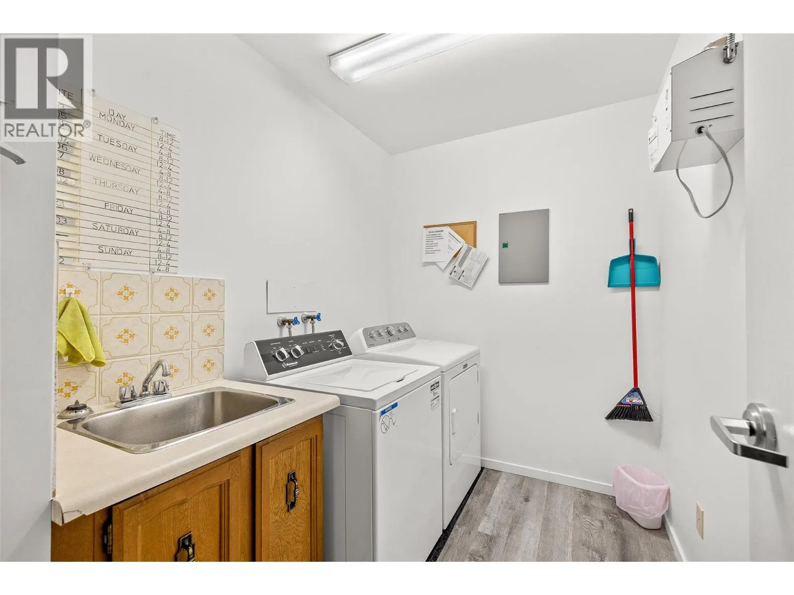 555 Rowcliffe Avenue Unit# 204