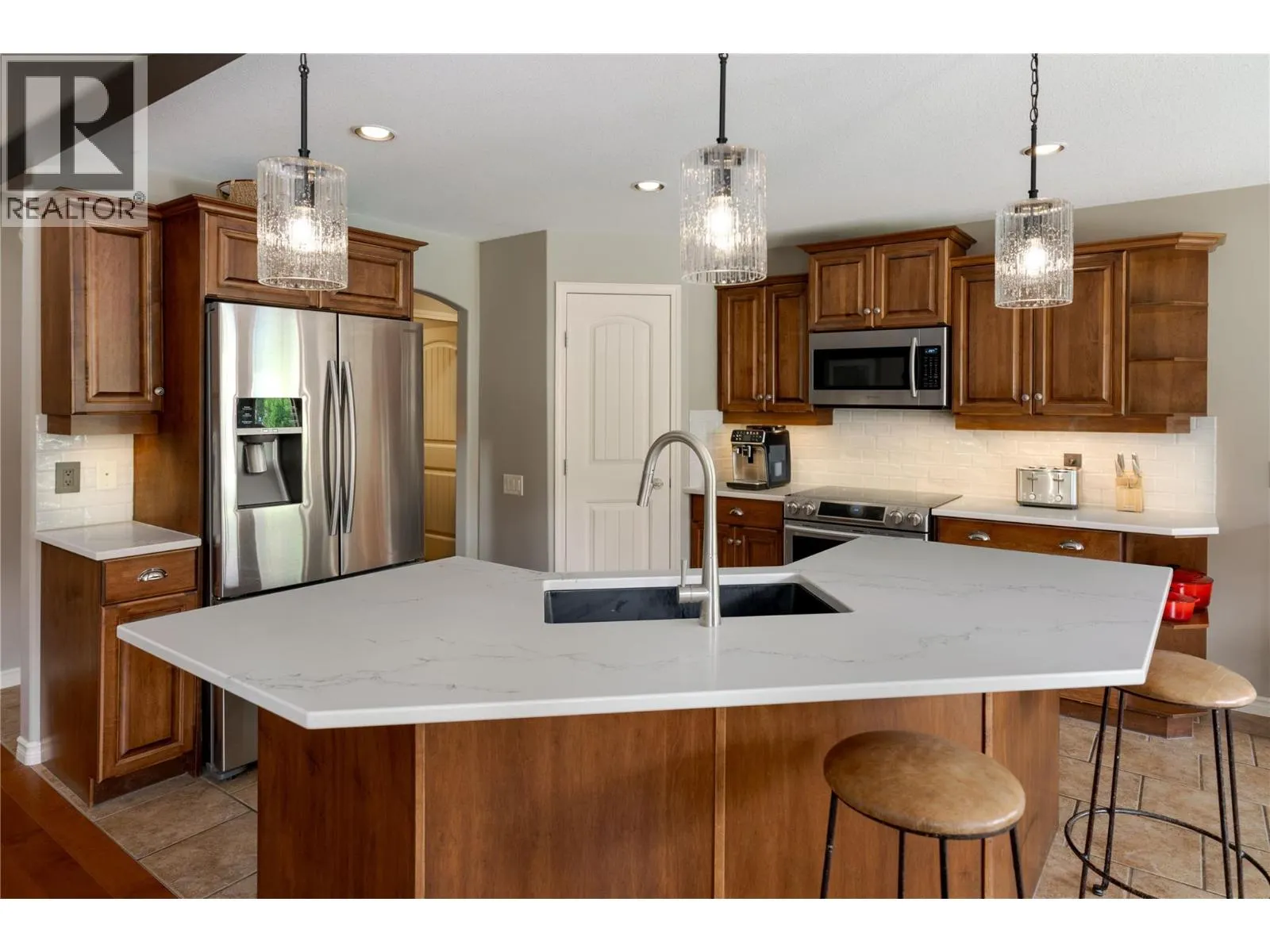 2464 SELKIRK Drive