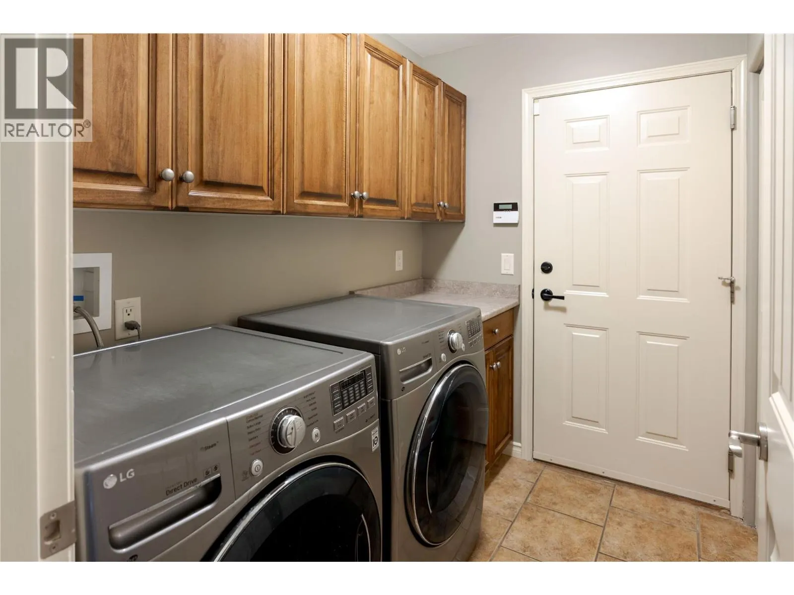 2464 SELKIRK Drive