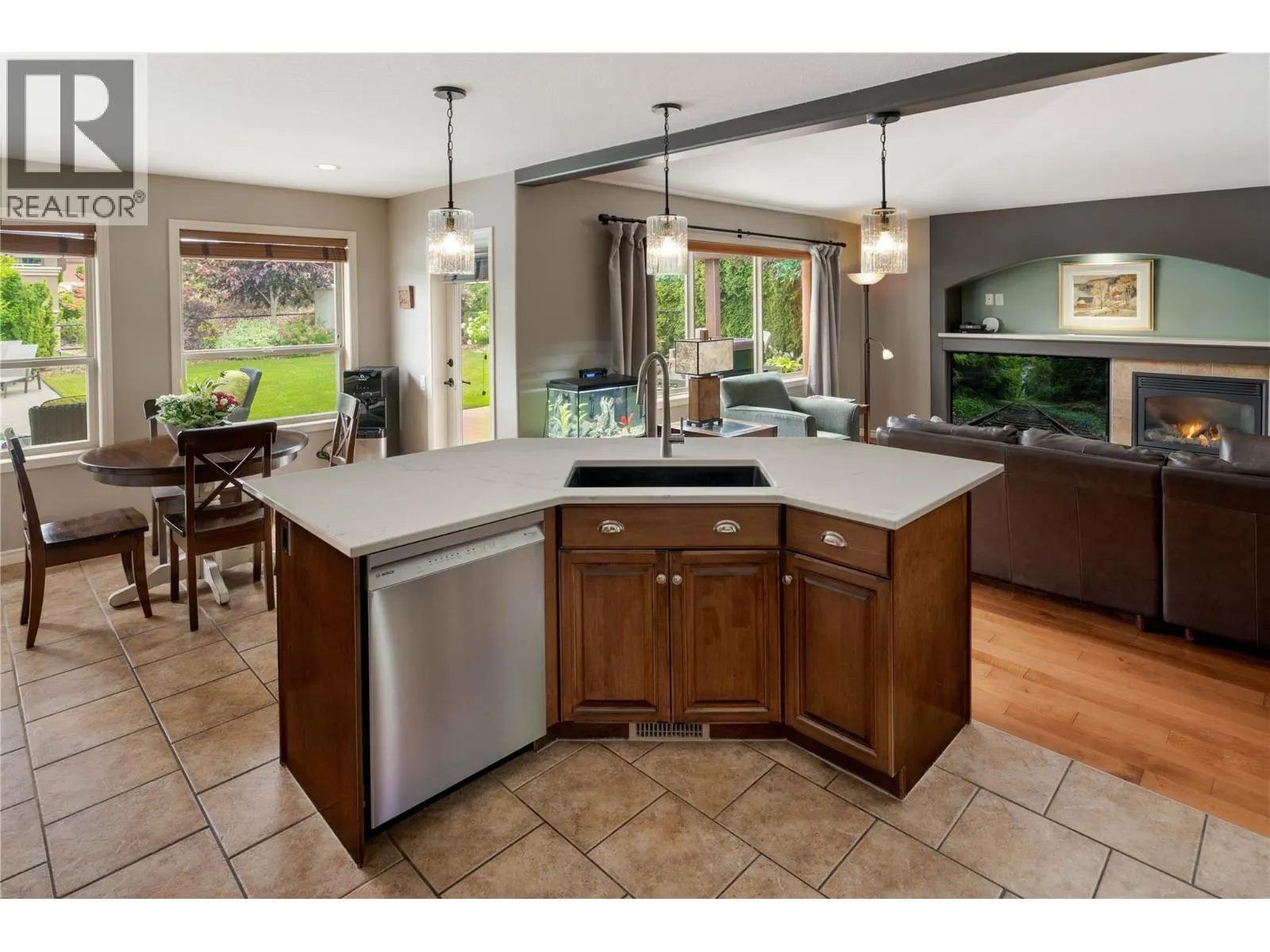 2464 SELKIRK Drive