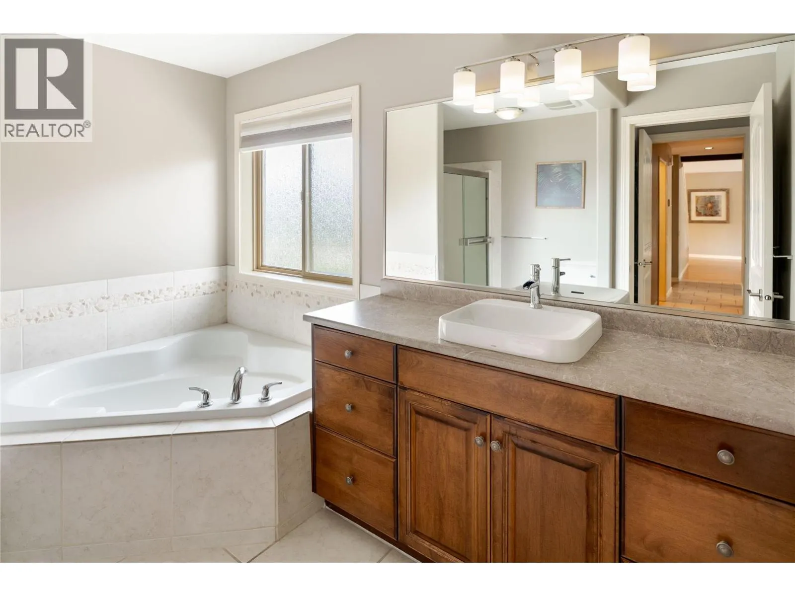 2464 SELKIRK Drive