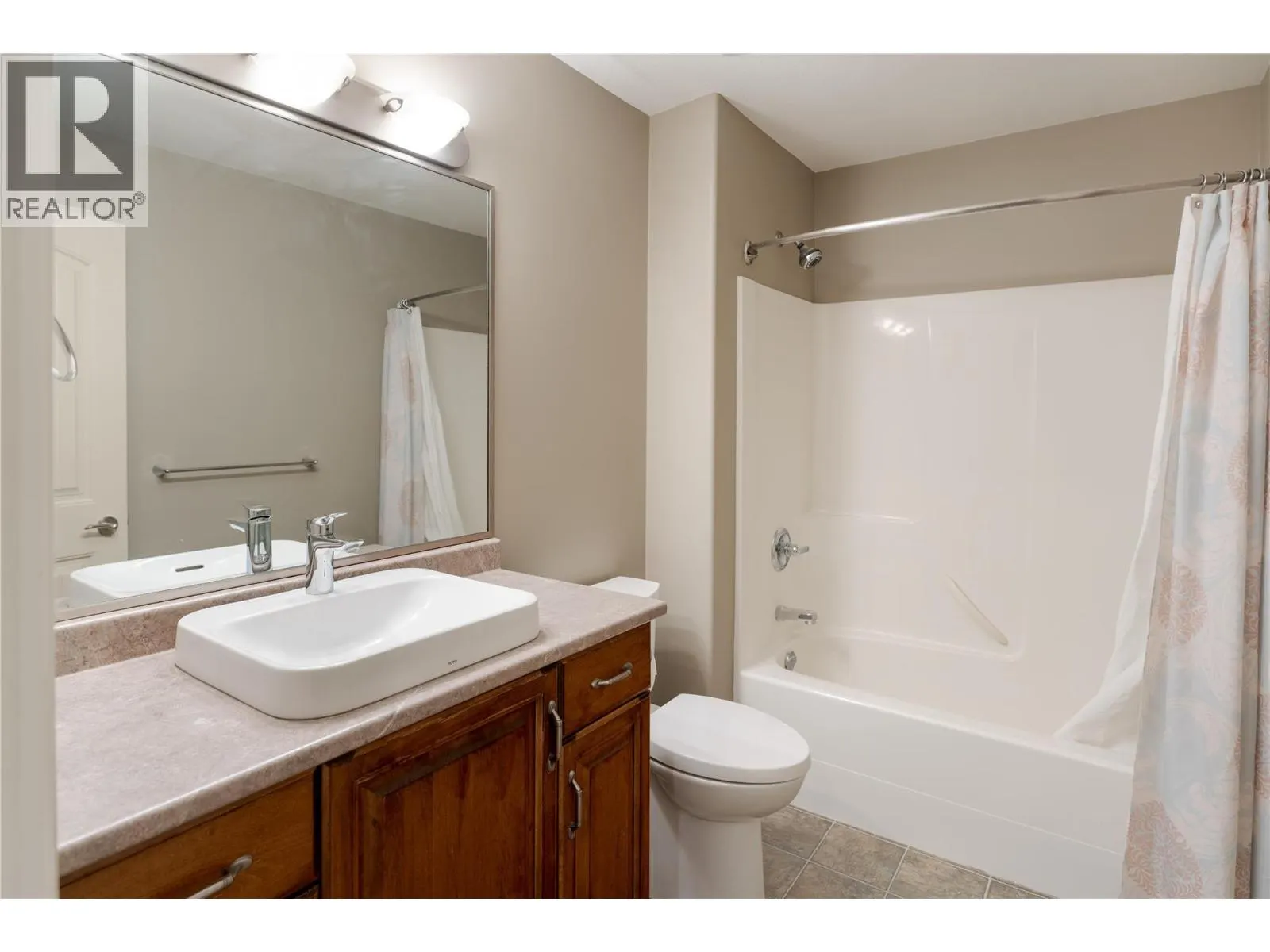 2464 SELKIRK Drive