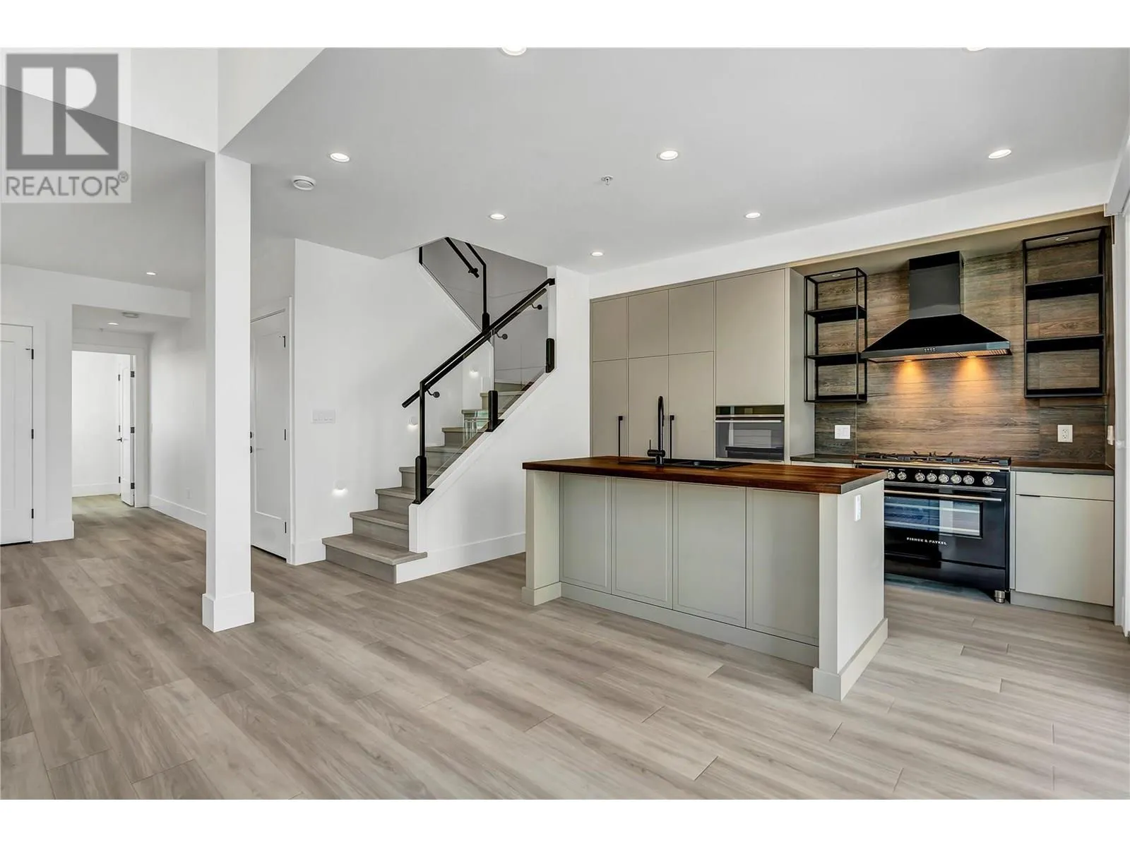 3000 Landry Crescent