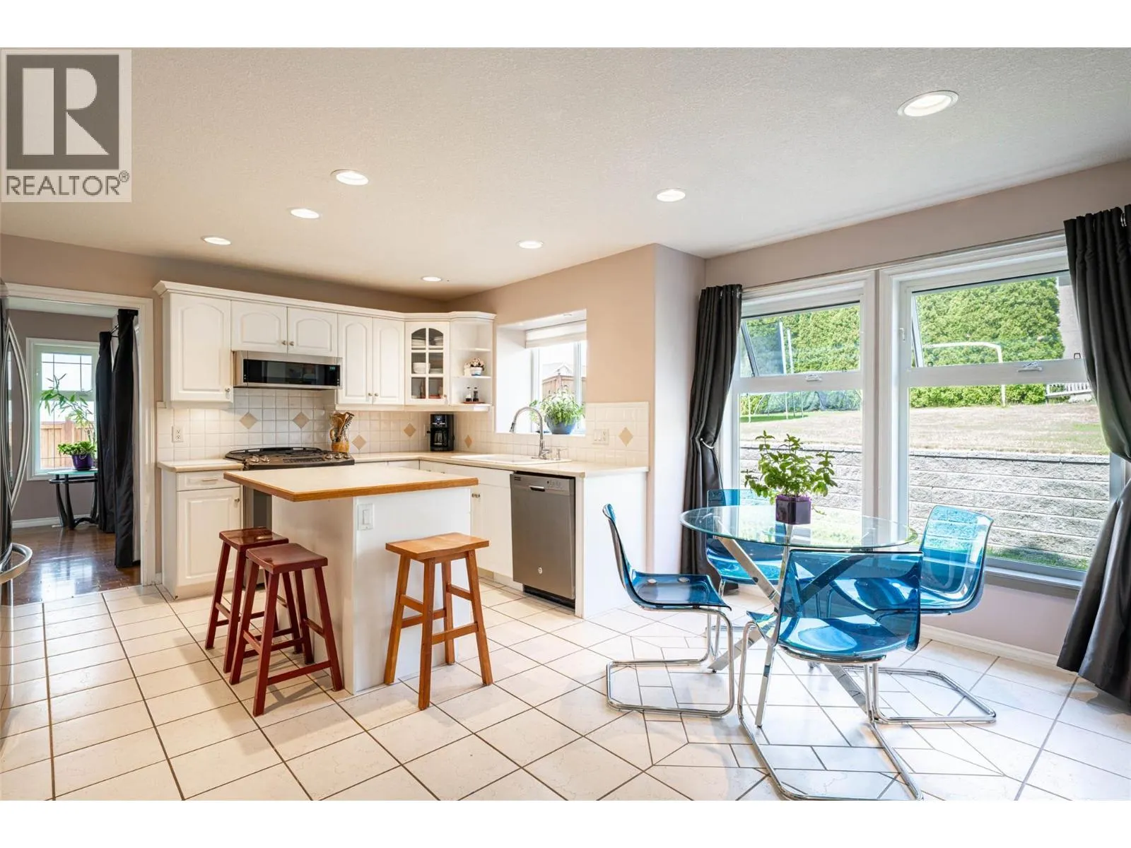 400 Fortress Crescent
