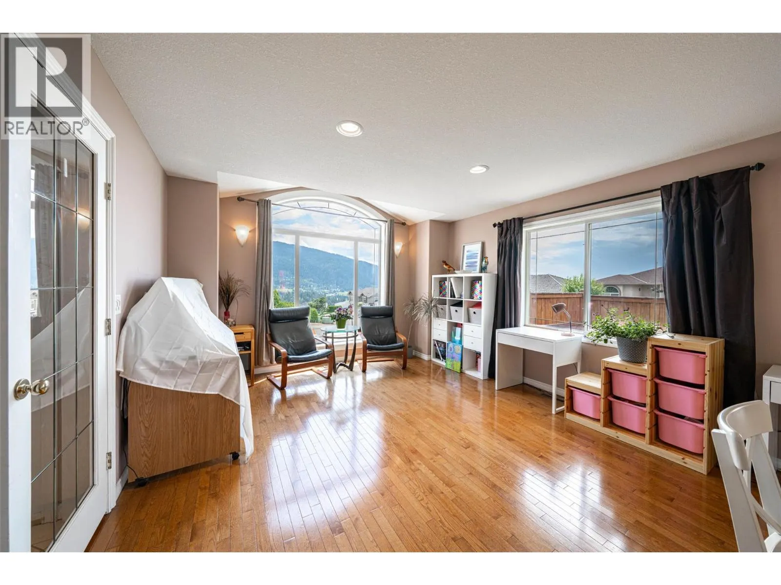 400 Fortress Crescent