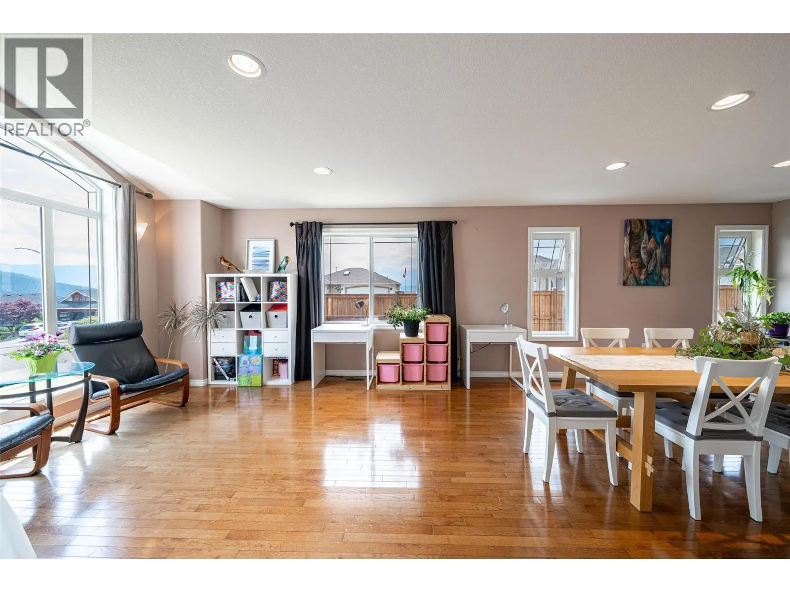 400 Fortress Crescent