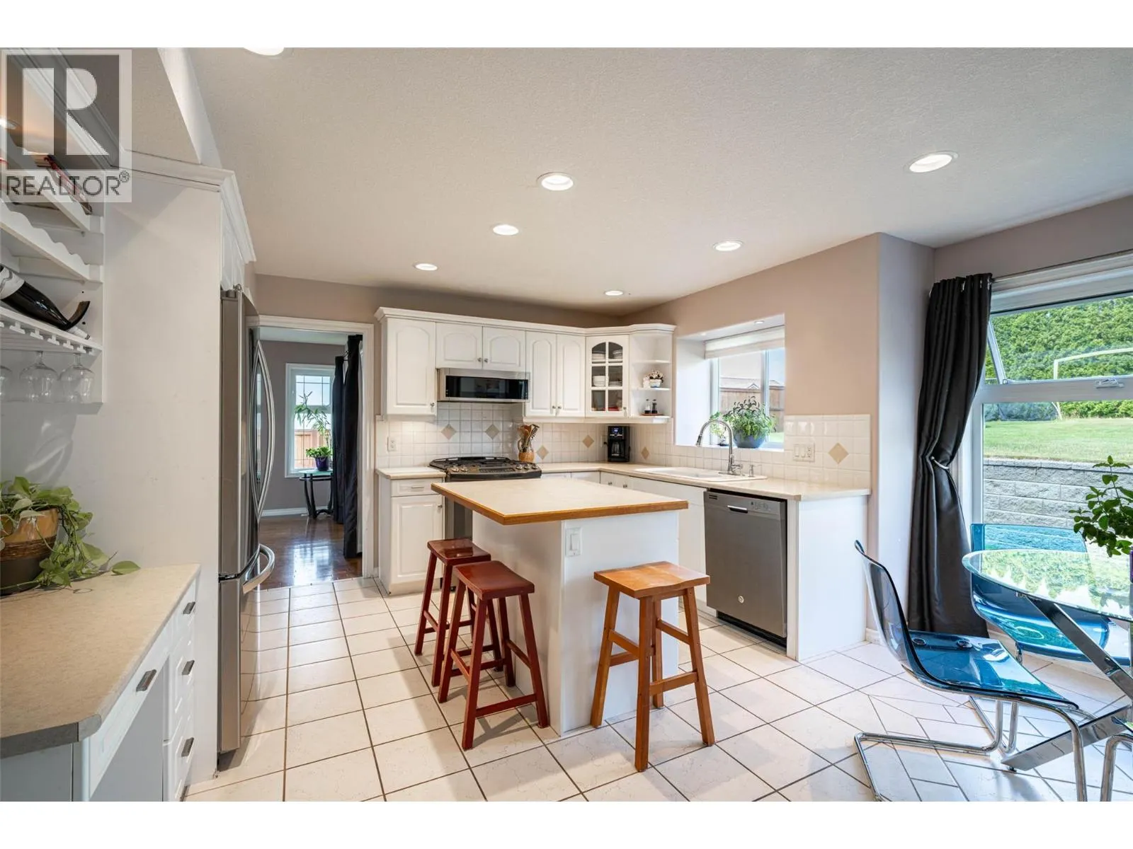 400 Fortress Crescent