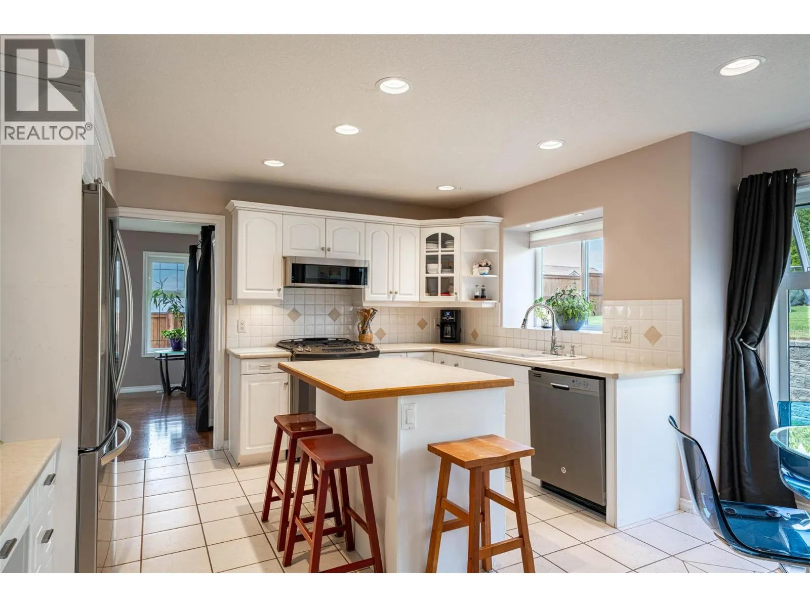400 Fortress Crescent