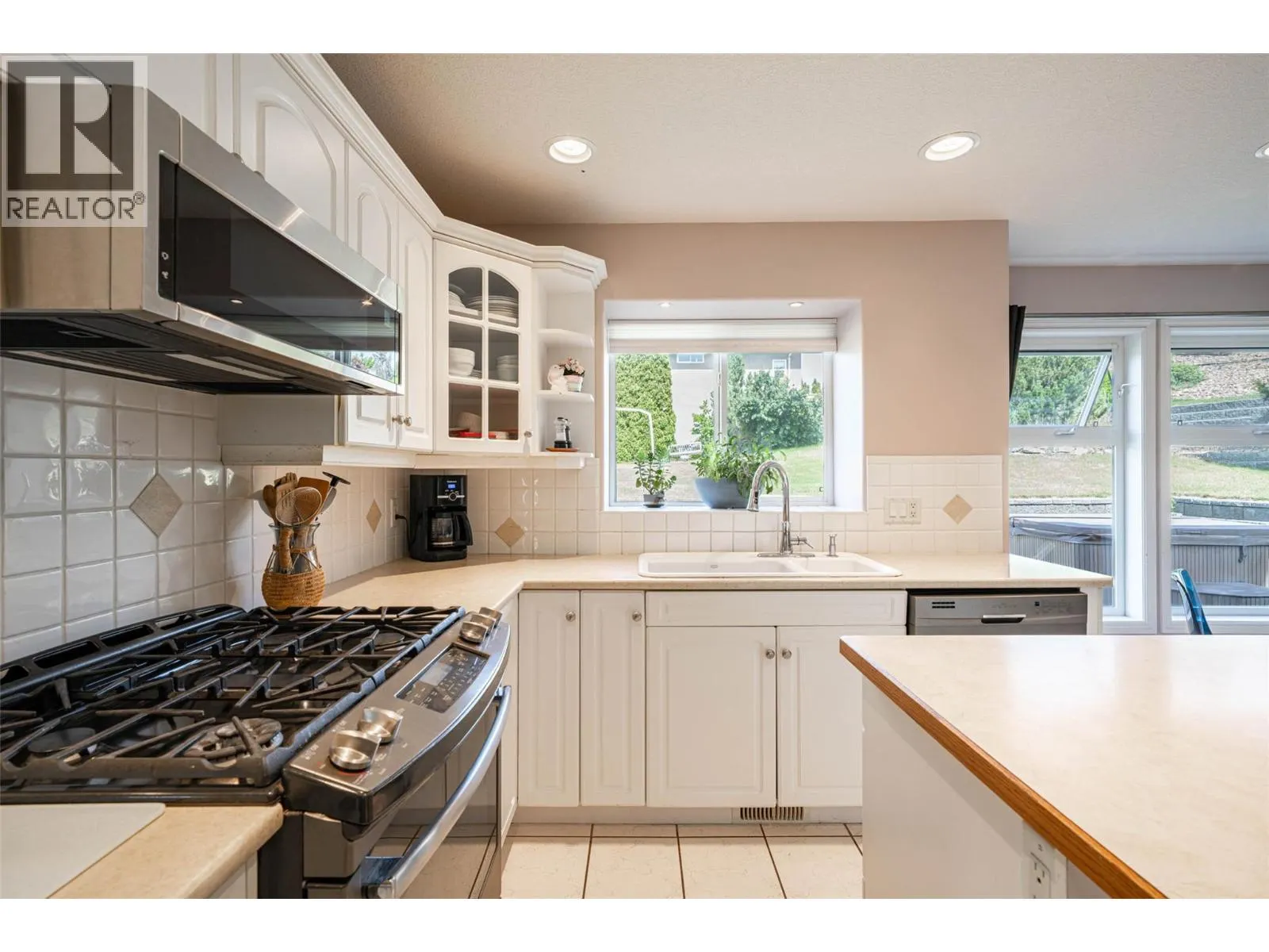 400 Fortress Crescent