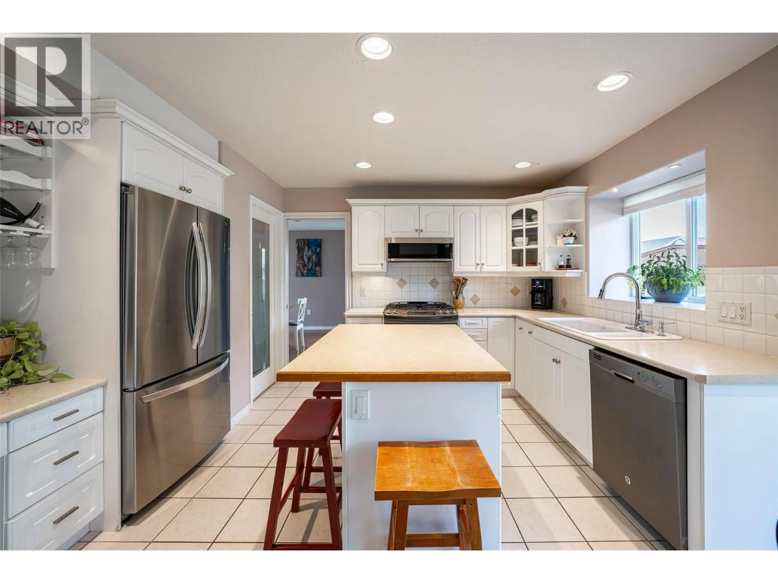 400 Fortress Crescent