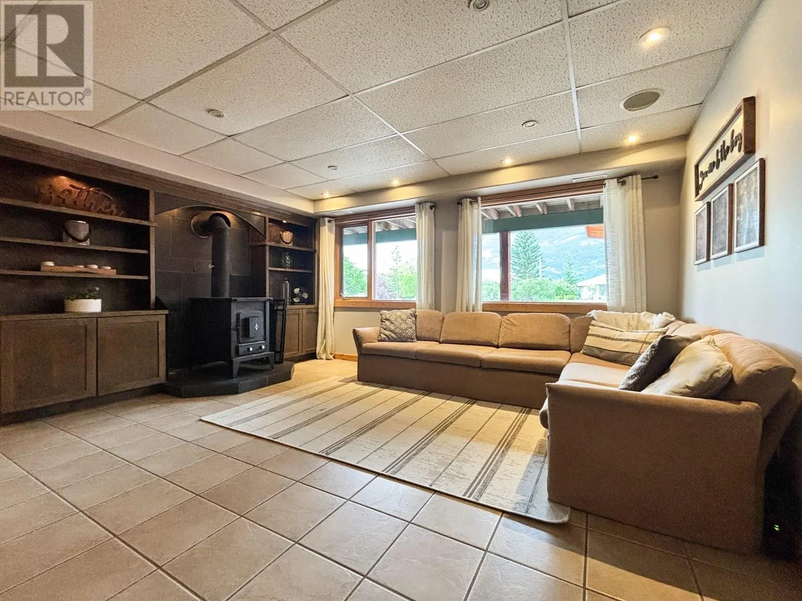 4761 CRESCENTWOOD Drive