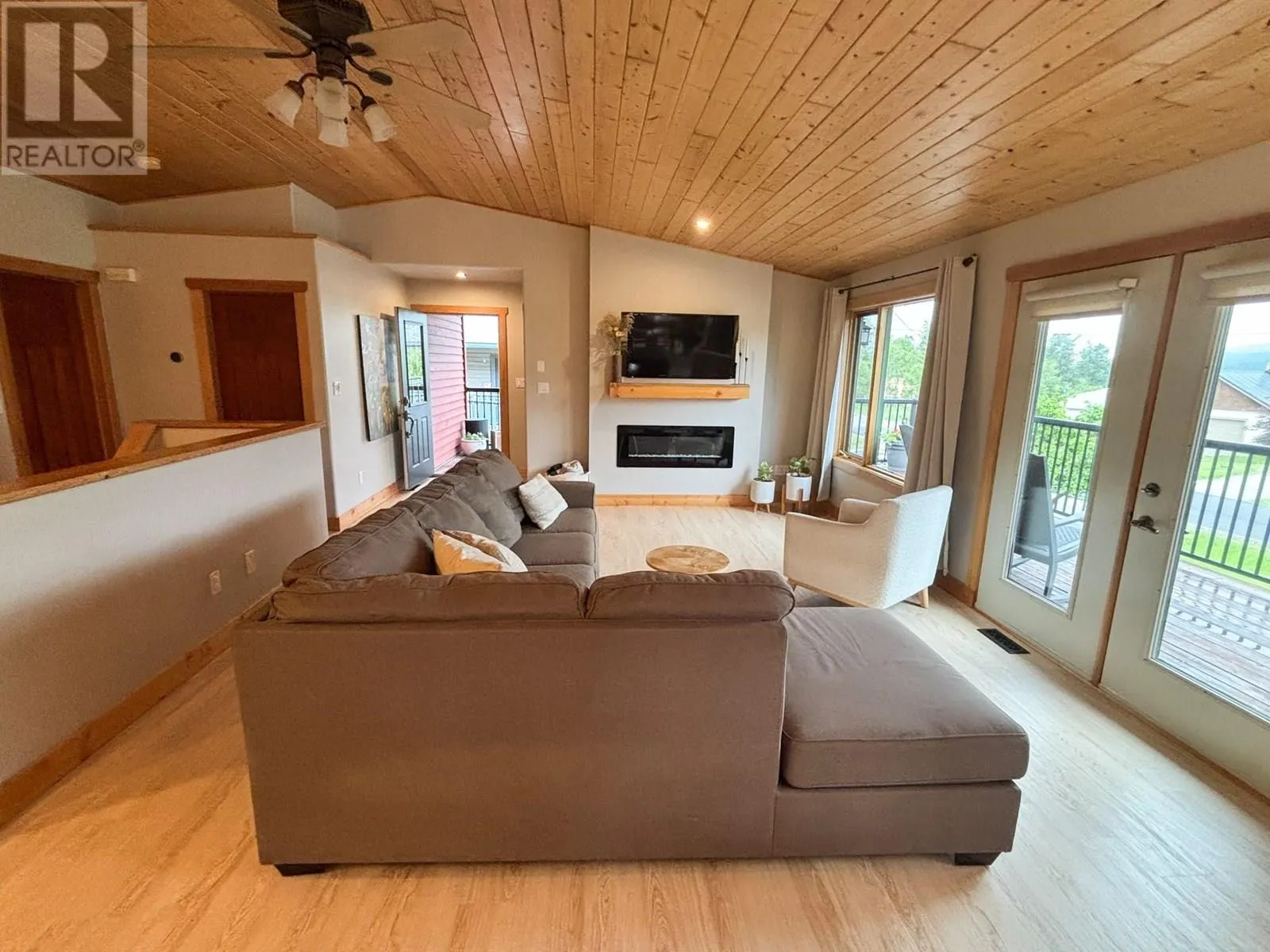 4761 CRESCENTWOOD Drive