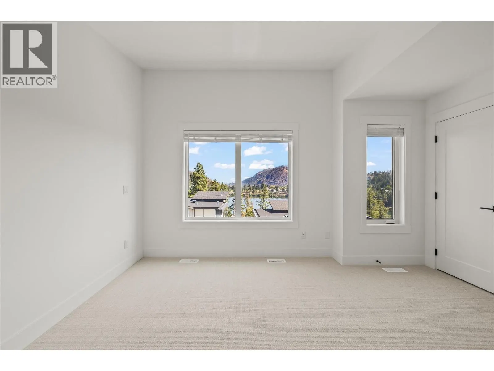2835 Canyon Crest Drive Unit# 17