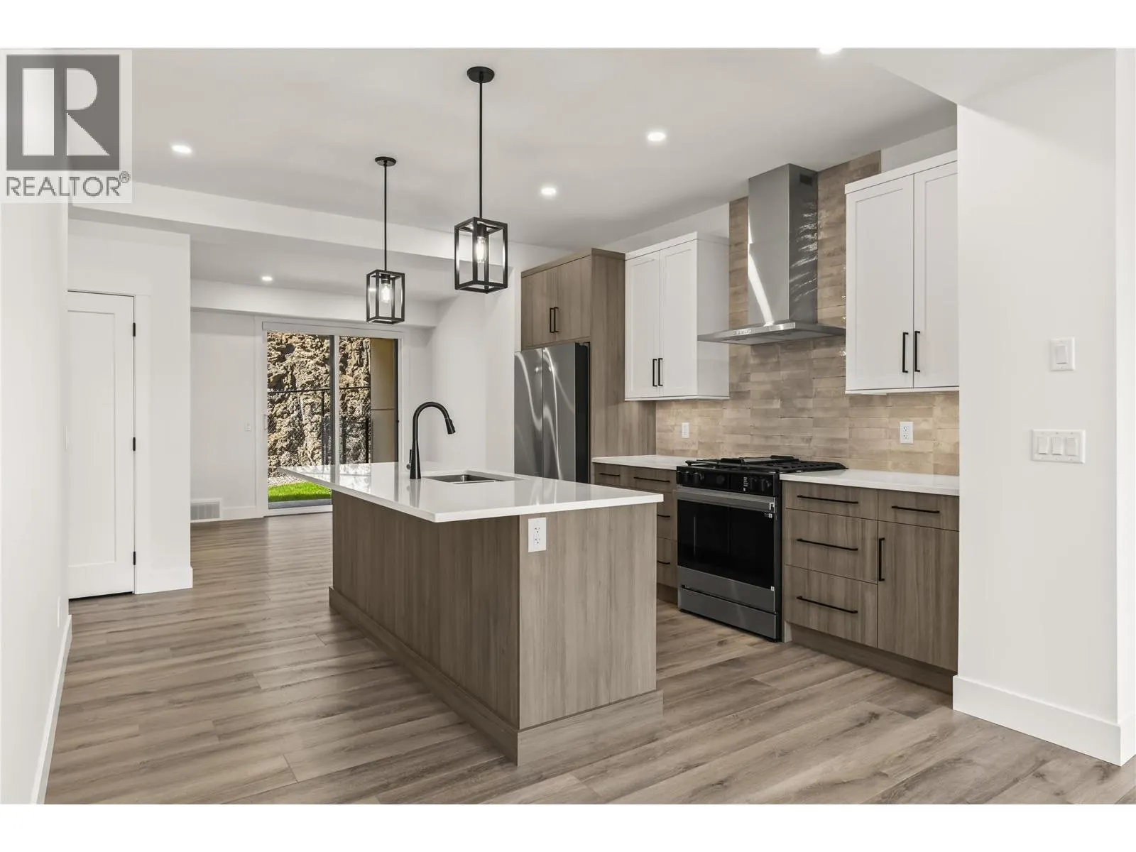 2835 Canyon Crest Drive Unit# 17