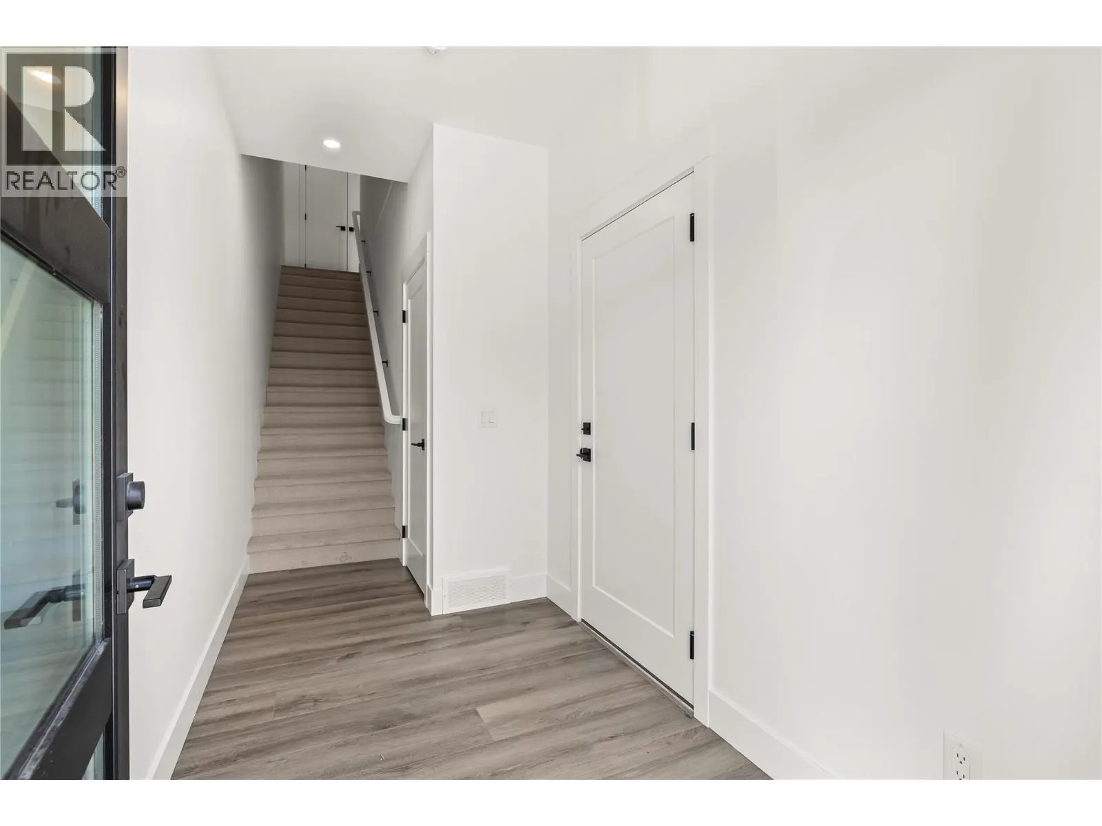 2835 Canyon Crest Drive Unit# 17