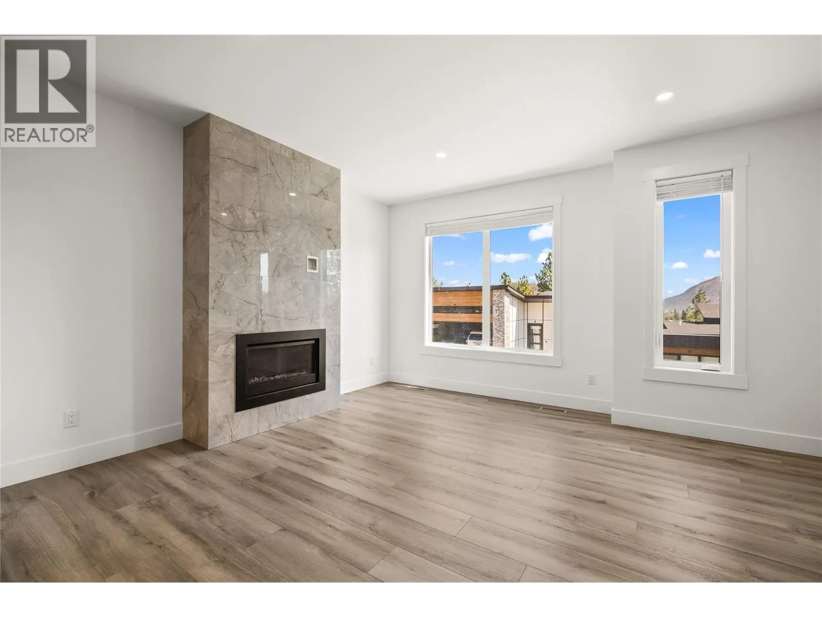 2835 Canyon Crest Drive Unit# 17