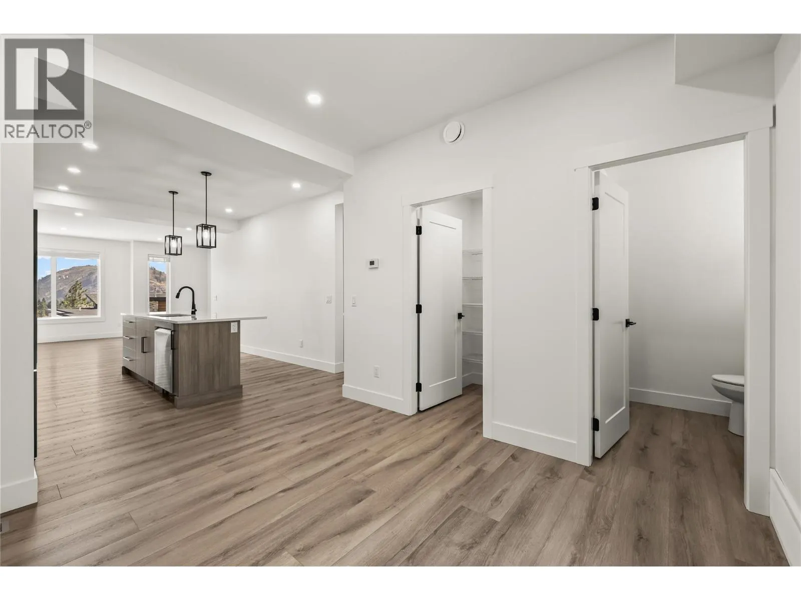 2835 Canyon Crest Drive Unit# 17