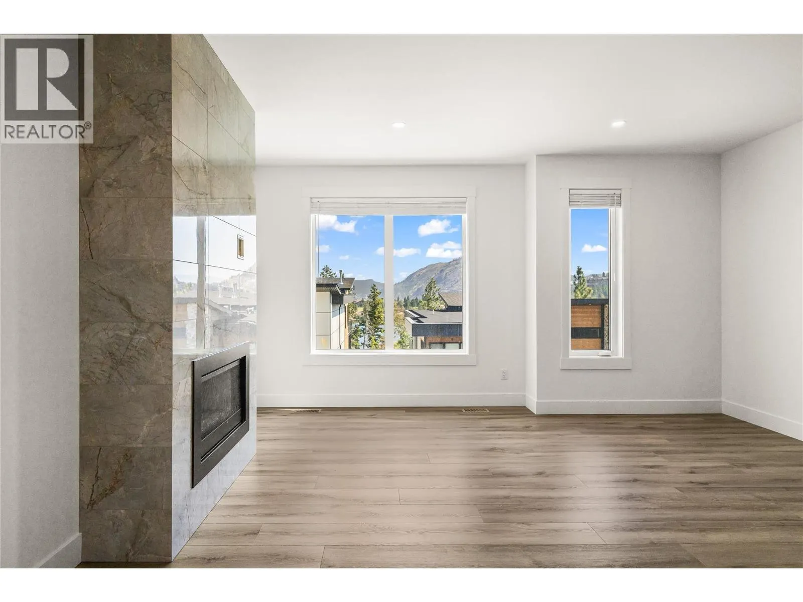 2835 Canyon Crest Drive Unit# 17