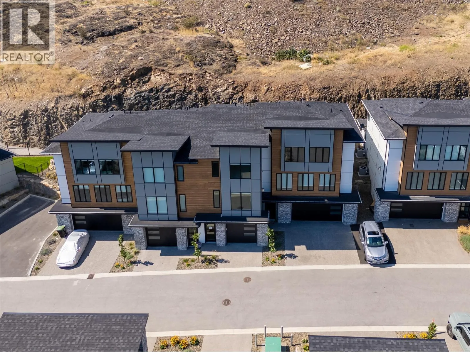 2835 Canyon Crest Drive Unit# 17