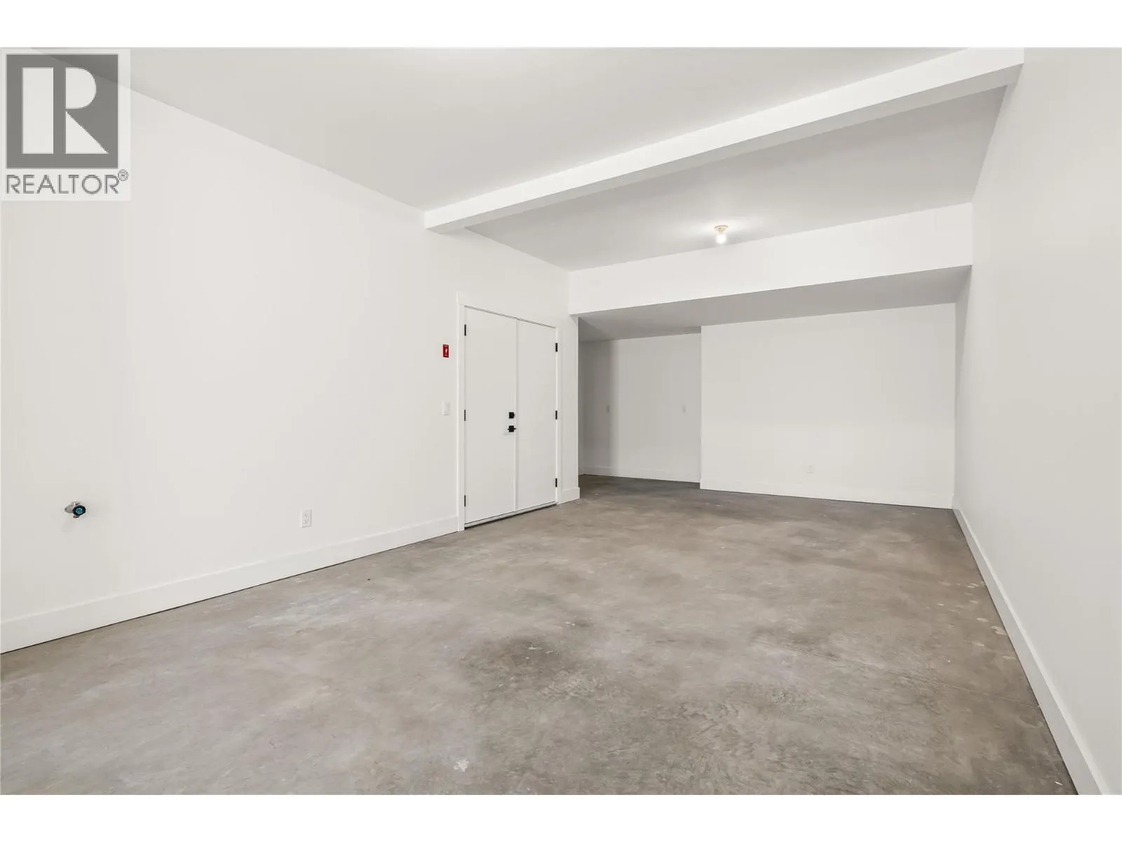2835 Canyon Crest Drive Unit# 17