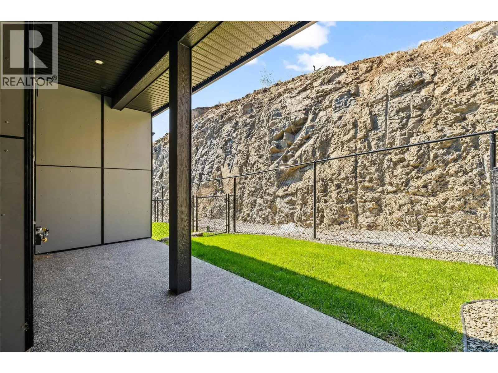 2835 Canyon Crest Drive Unit# 17