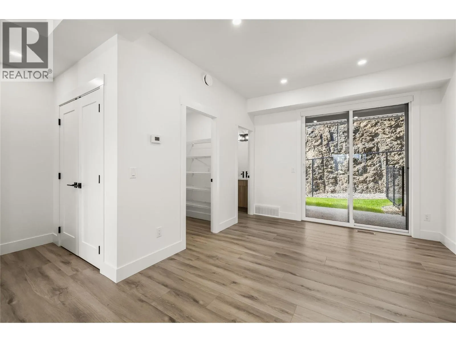 2835 Canyon Crest Drive Unit# 17