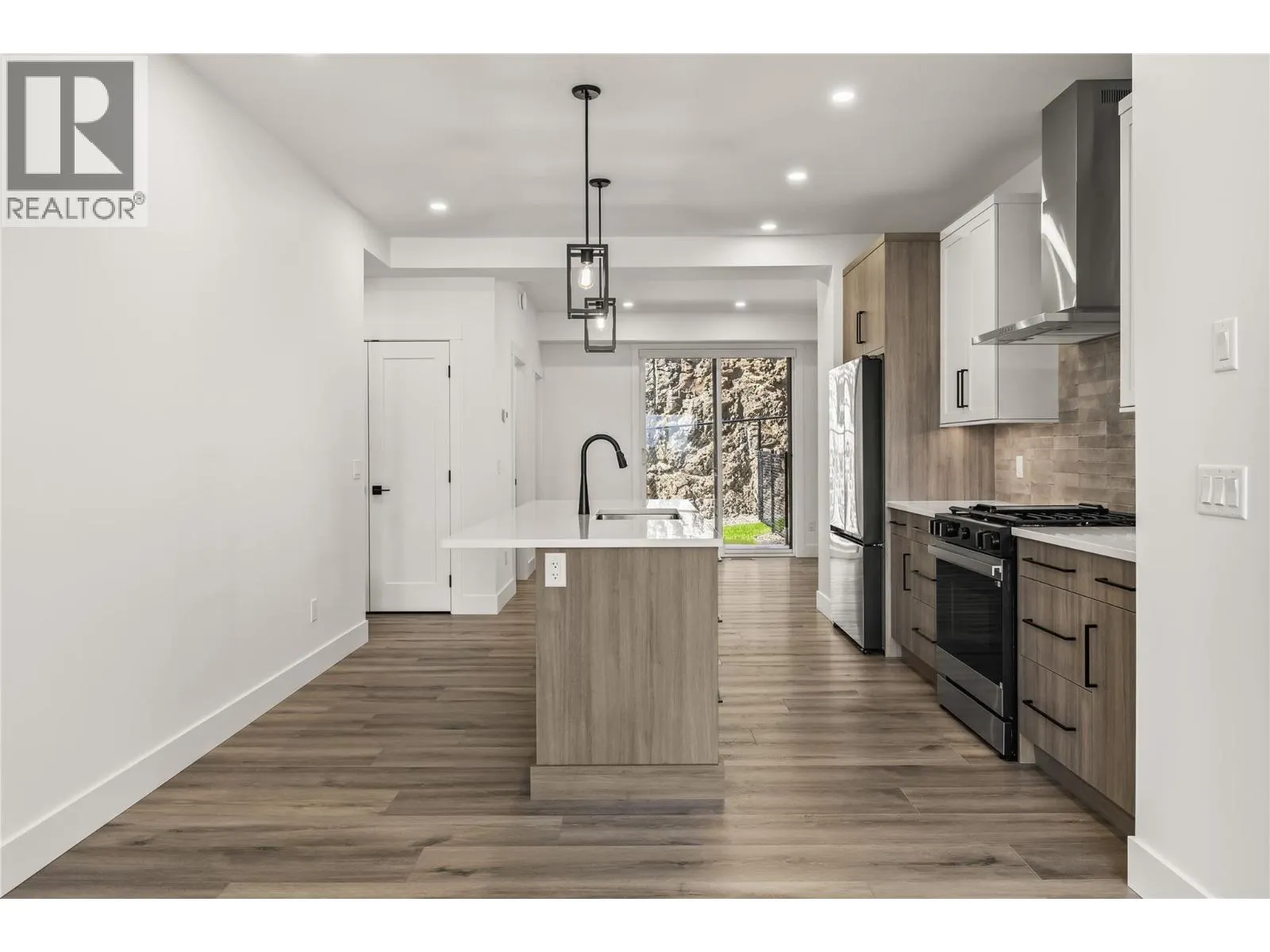 2835 Canyon Crest Drive Unit# 17