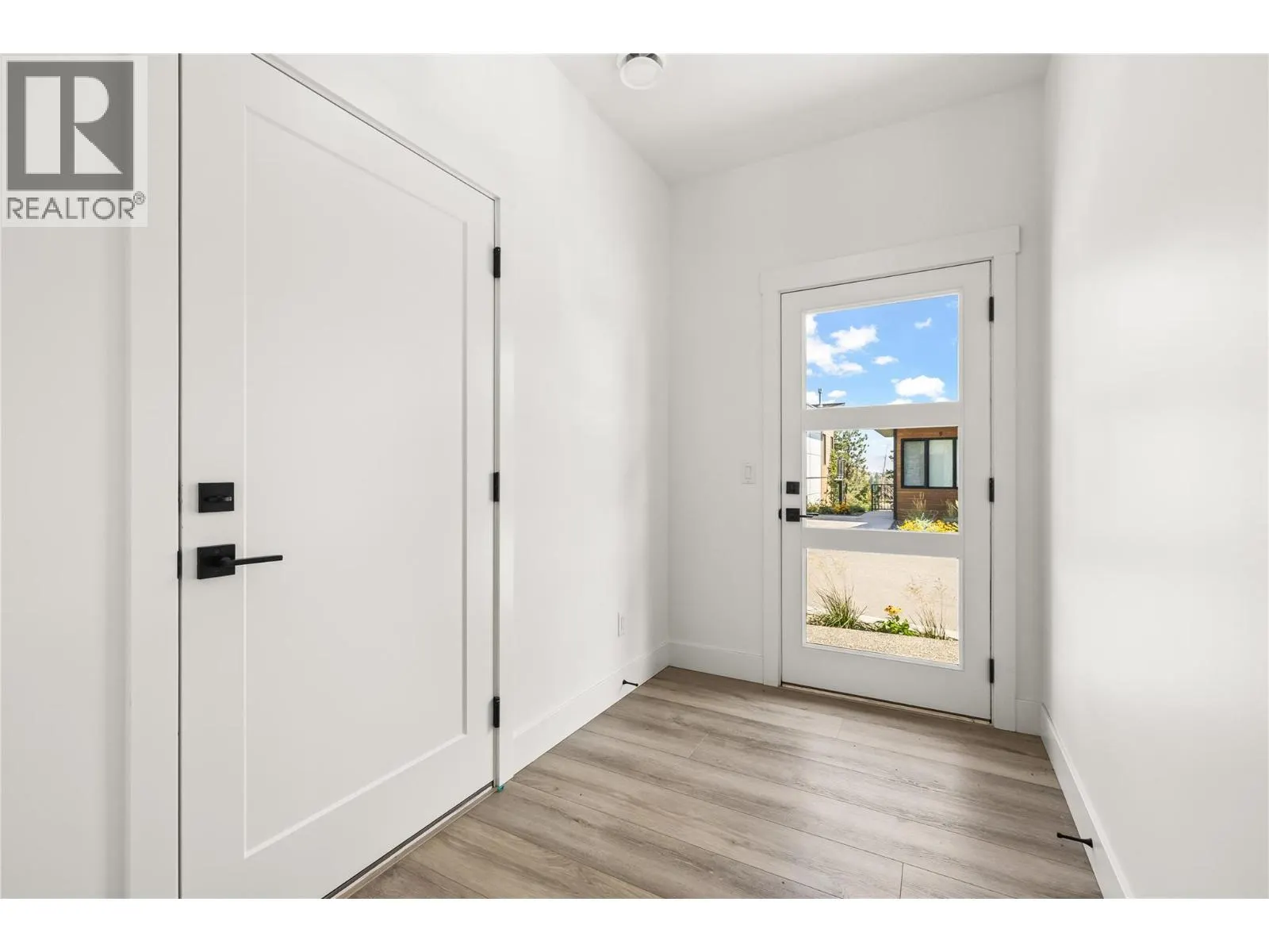 2835 Canyon Crest Drive Unit# 17