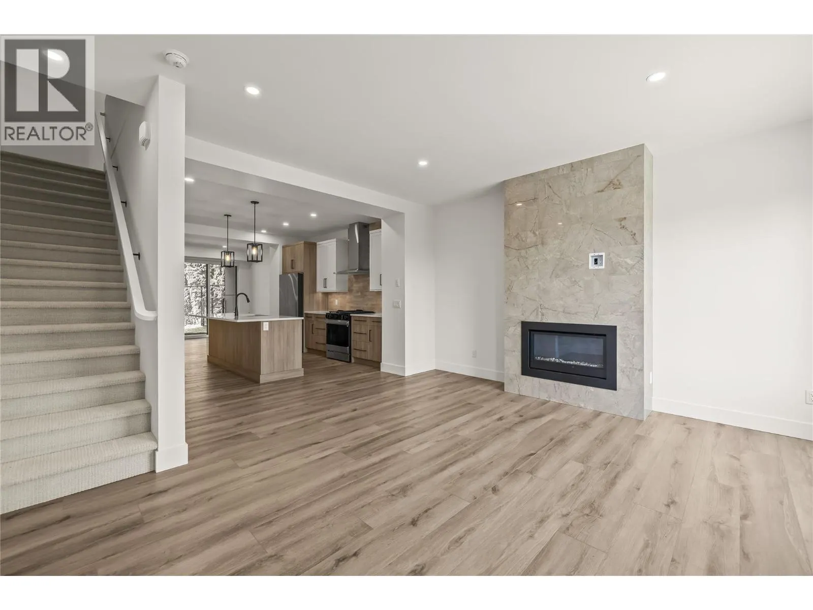 2835 Canyon Crest Drive Unit# 17
