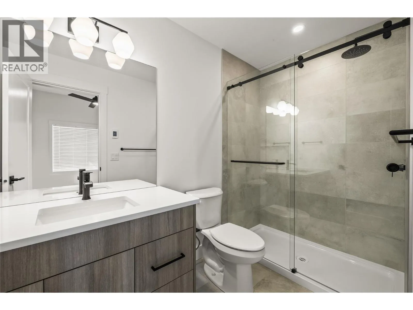 2835 Canyon Crest Drive Unit# 17