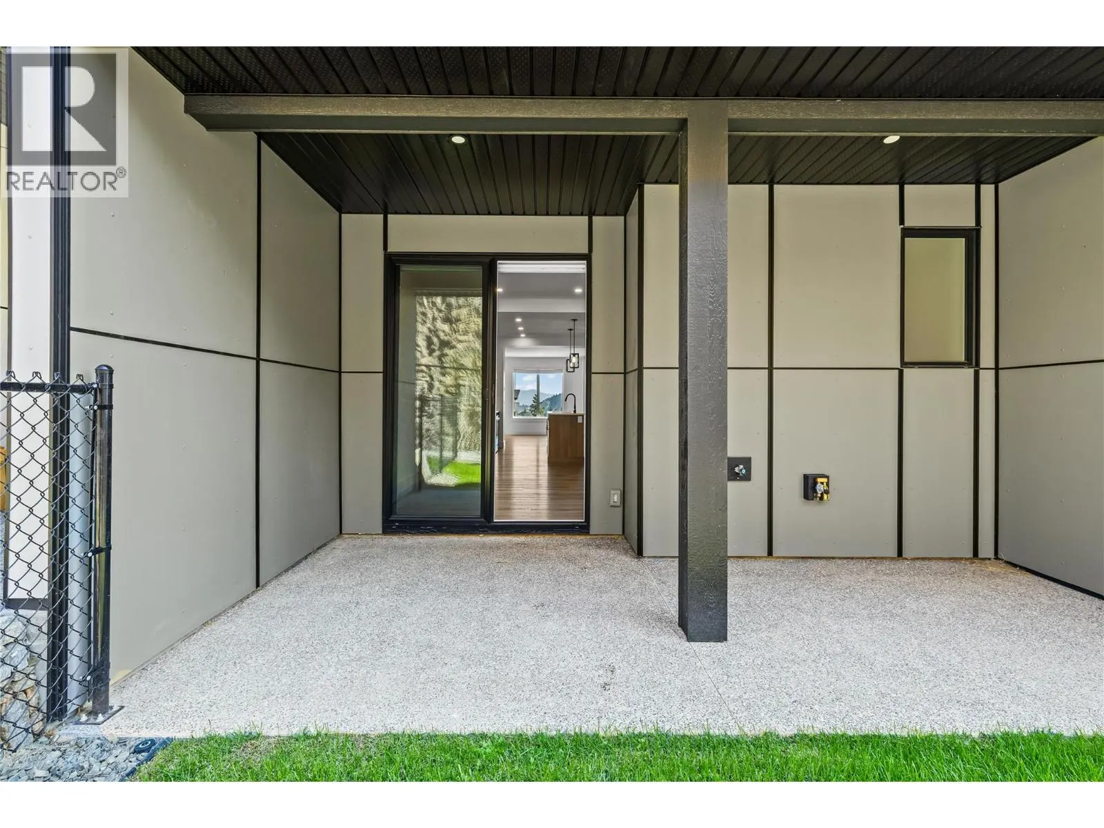 2835 Canyon Crest Drive Unit# 17