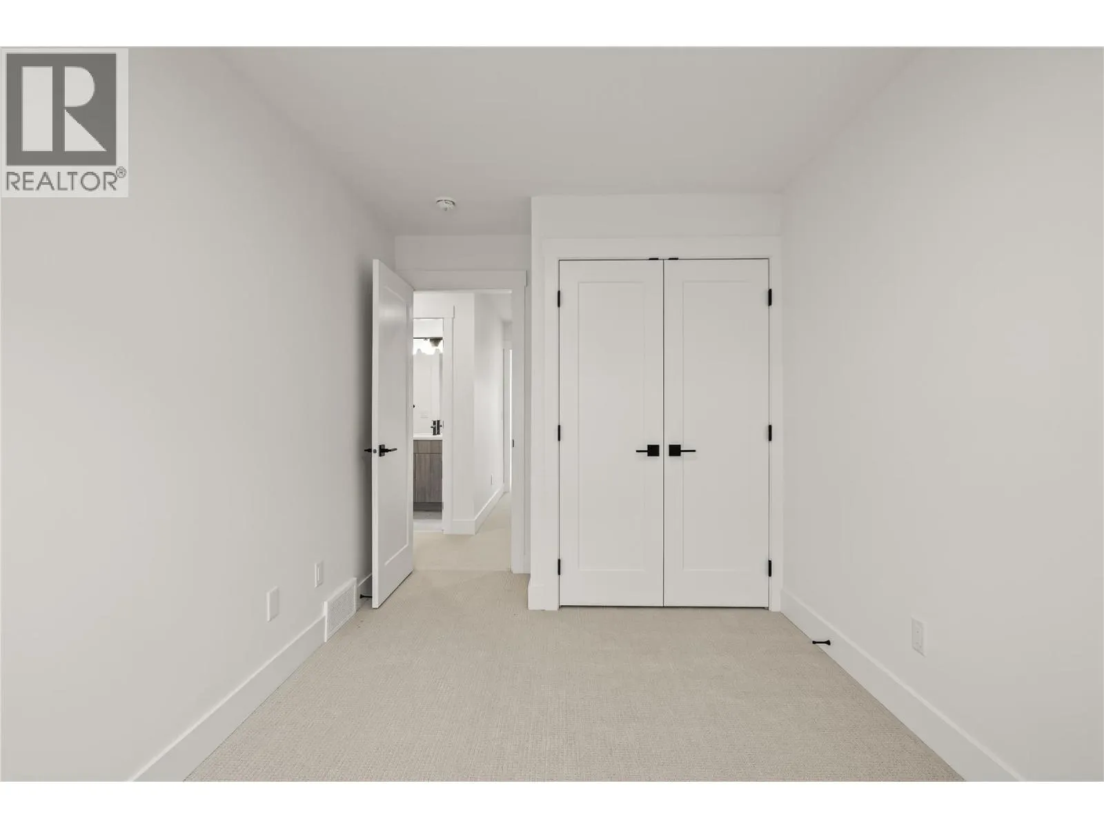 2835 Canyon Crest Drive Unit# 17